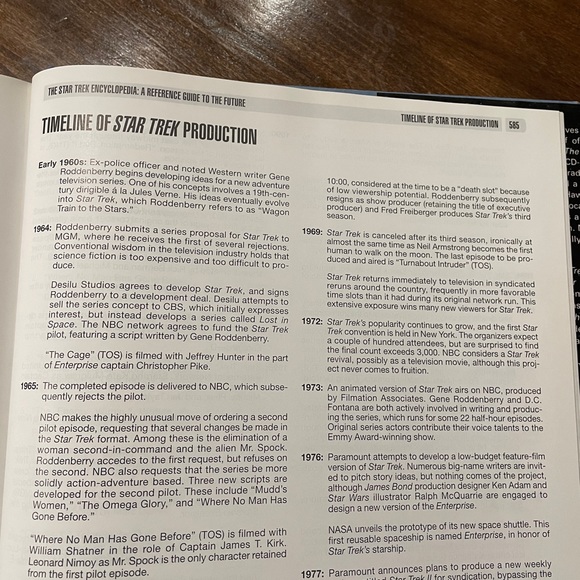 The Star Trek Encyclopedia - Picture 15 of 16